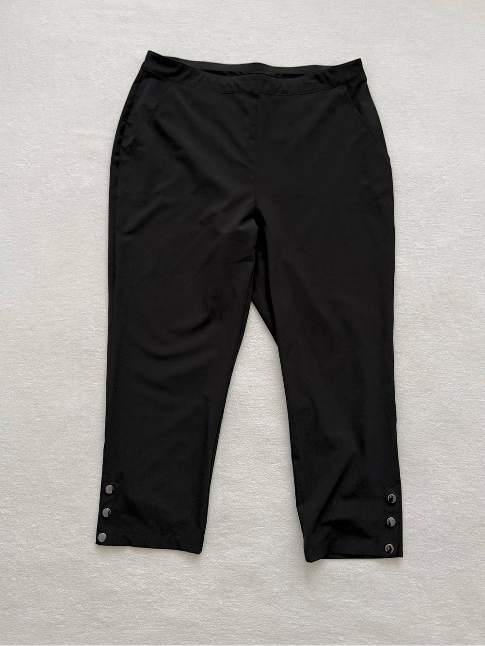 Chico’s Black Cropped Pants Women’s 10 Snap Hem Stretch Business Casual